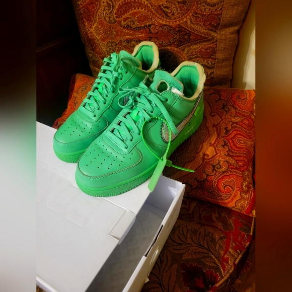 Air Force 1 07' low men size 10.5 (43.5) - Picture 1 of 2